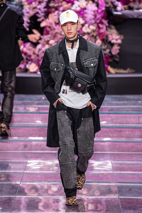 Versace Spring 2020 Menswear Collection 